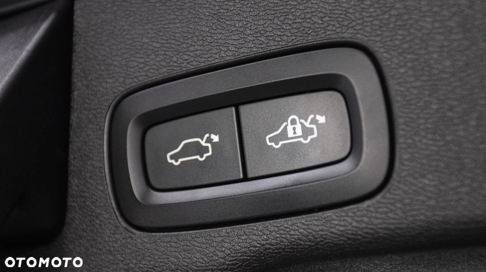 Volvo XC 60 B4 D AWD Momentum Pro - 32