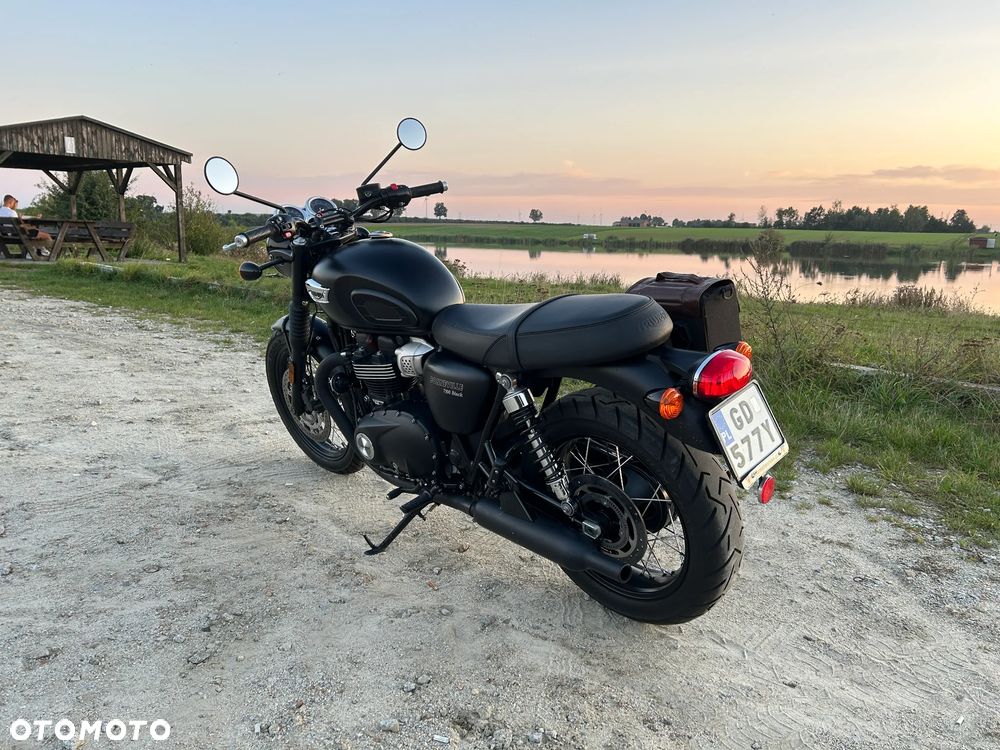 Triumph Bonneville - 9