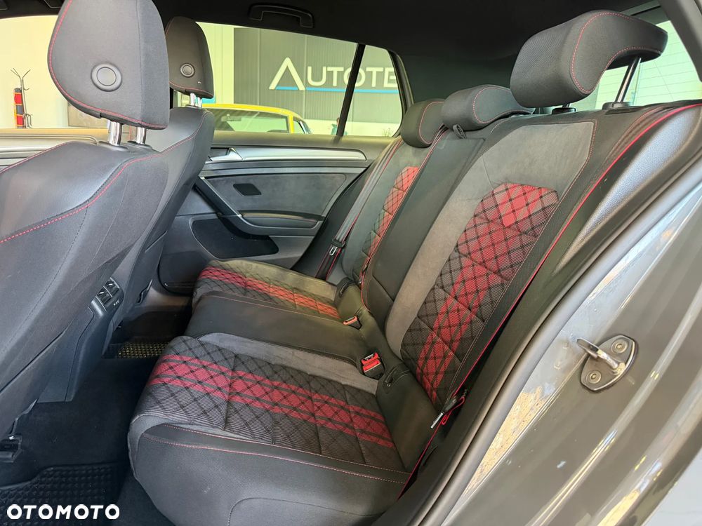 Volkswagen Golf GTI TCR 2.0 TSI OPF DSG - 17