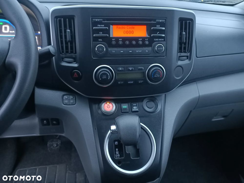 Nissan ENV 200 Maxi - 13