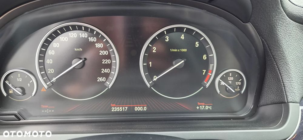 BMW Seria 7 750i - 12