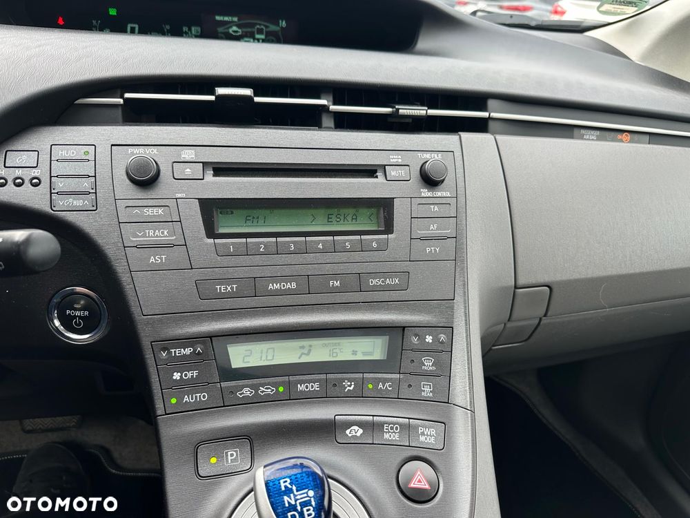 Toyota Prius (Hybrid) Executive - 8