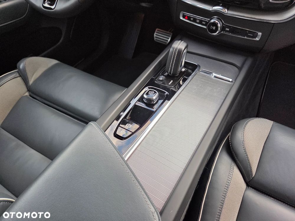 Volvo XC 60 B4 D AWD Ultimate Bright - 28
