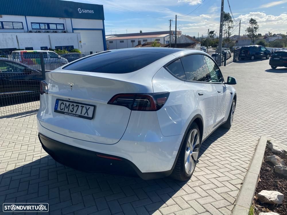 Tesla Model Y Standard RWD - 3