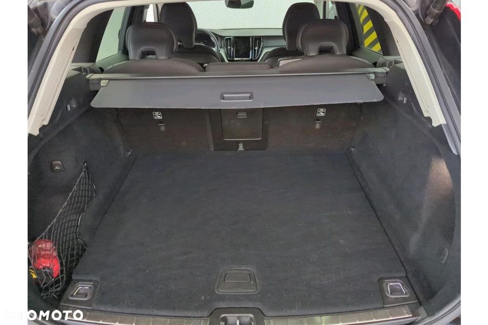 Volvo XC 60 B4 B Momentum Pro - 8