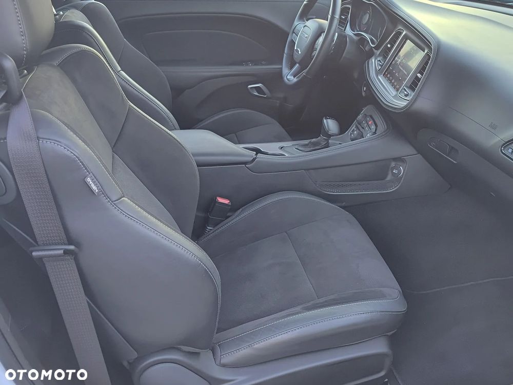 Dodge Challenger - 7