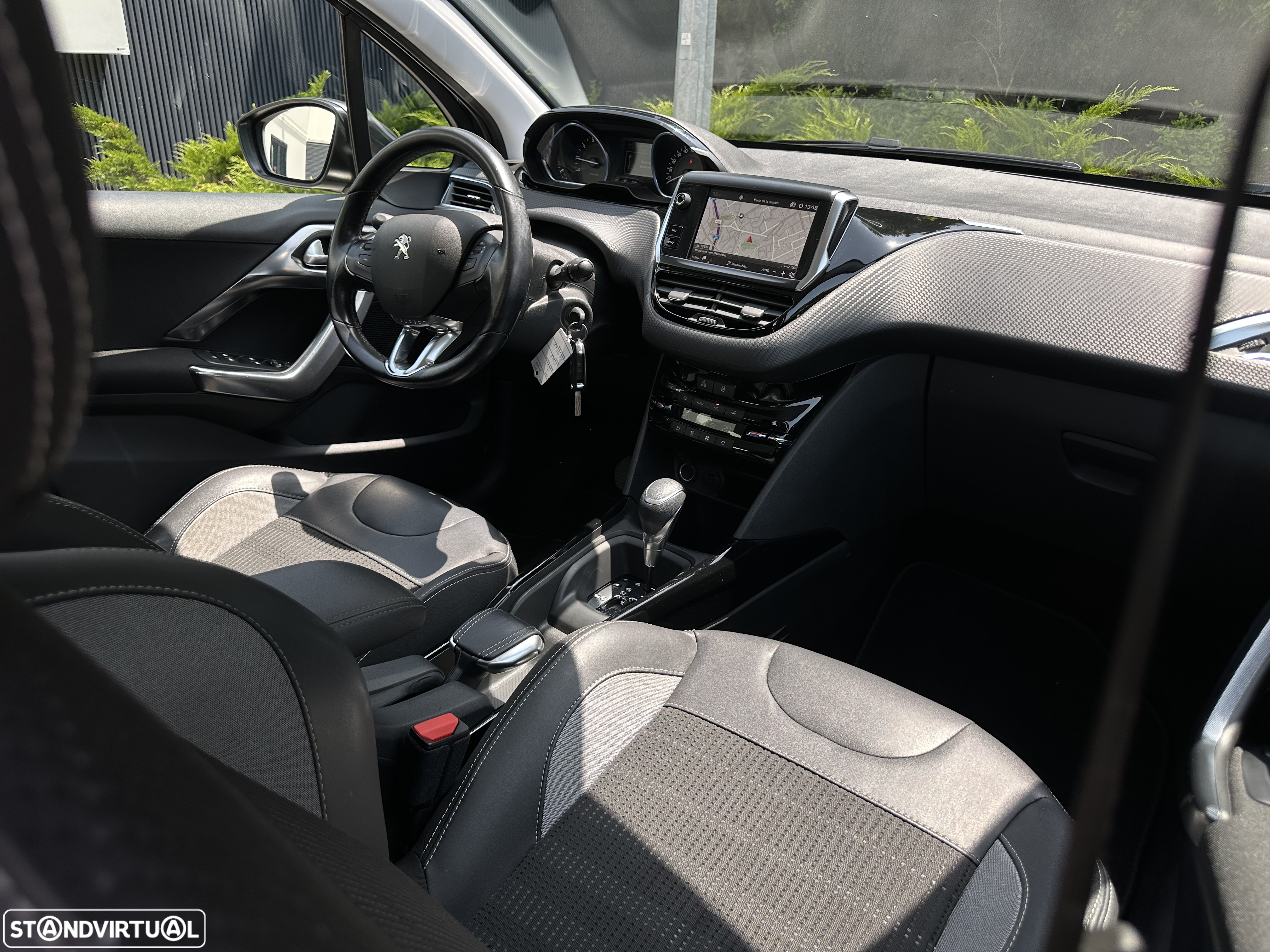 Peugeot 2008 1.2 PureTech Allure EAT6 - 24