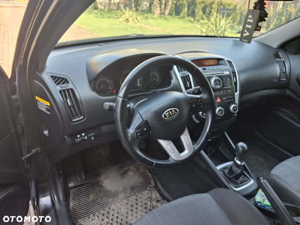 Kia Ceed 2011 photo 5