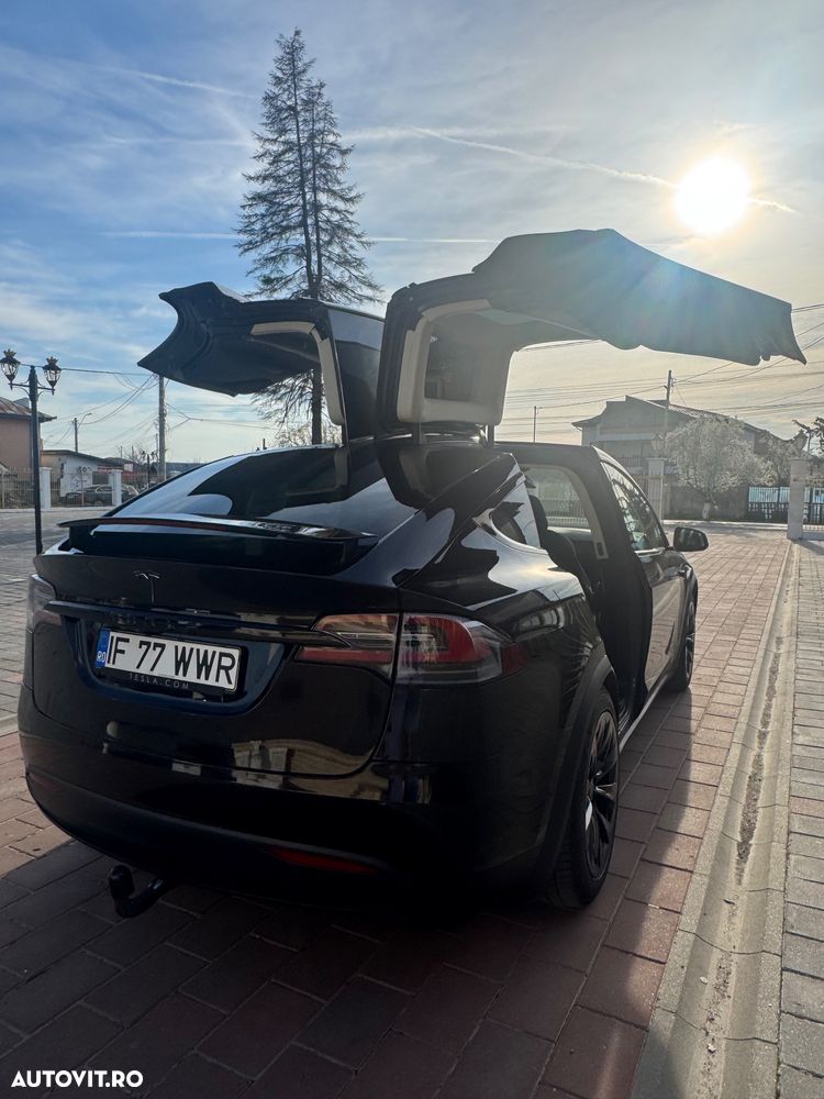 Tesla Model X - 3