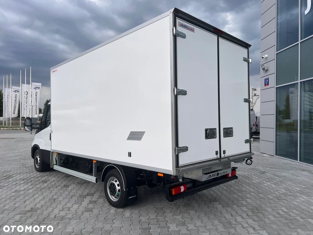Iveco IZOTERMA Z GRZANIEM,OD RĘKI - 6