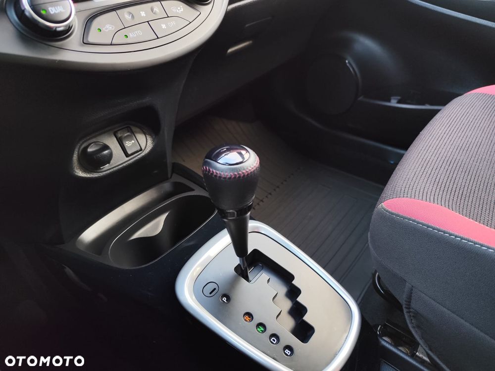 Toyota Yaris Hybrid 100 Selection Passion - 16