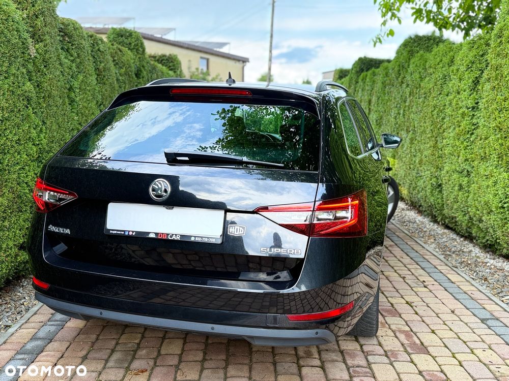Skoda Superb 2.0 TDI DSG Ambition - 4