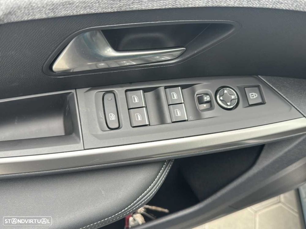 Peugeot E-3008 73 kWh Dual Motor Launch Edition - 14