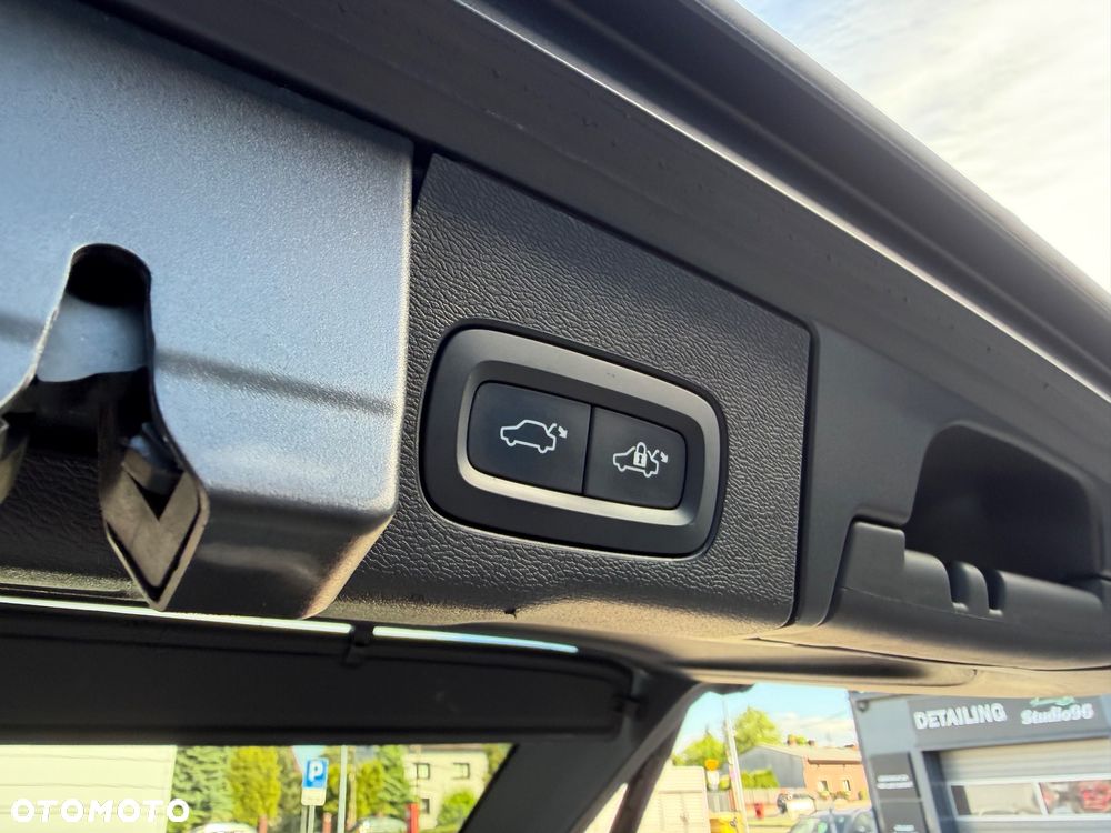 Volvo XC 60 D4 SCR AWD R-Design - 23