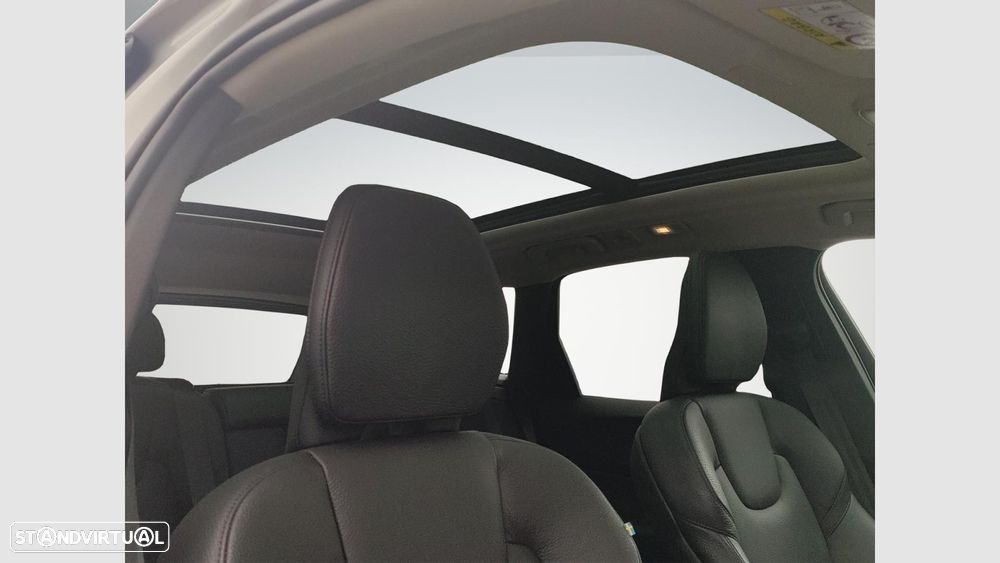 Volvo XC 60 2.0 T6 PHEV Plus Dark AWD - 17