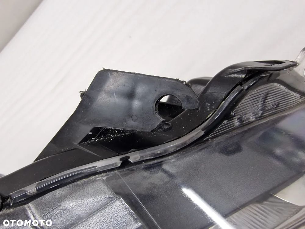 TOYOTA YARIS 3 III PRAWA ZWYKŁA LAMPA PRZEDNIA PRZÓD , NR KOITO 0D-158 , NR AUKCJI LL445 - 11