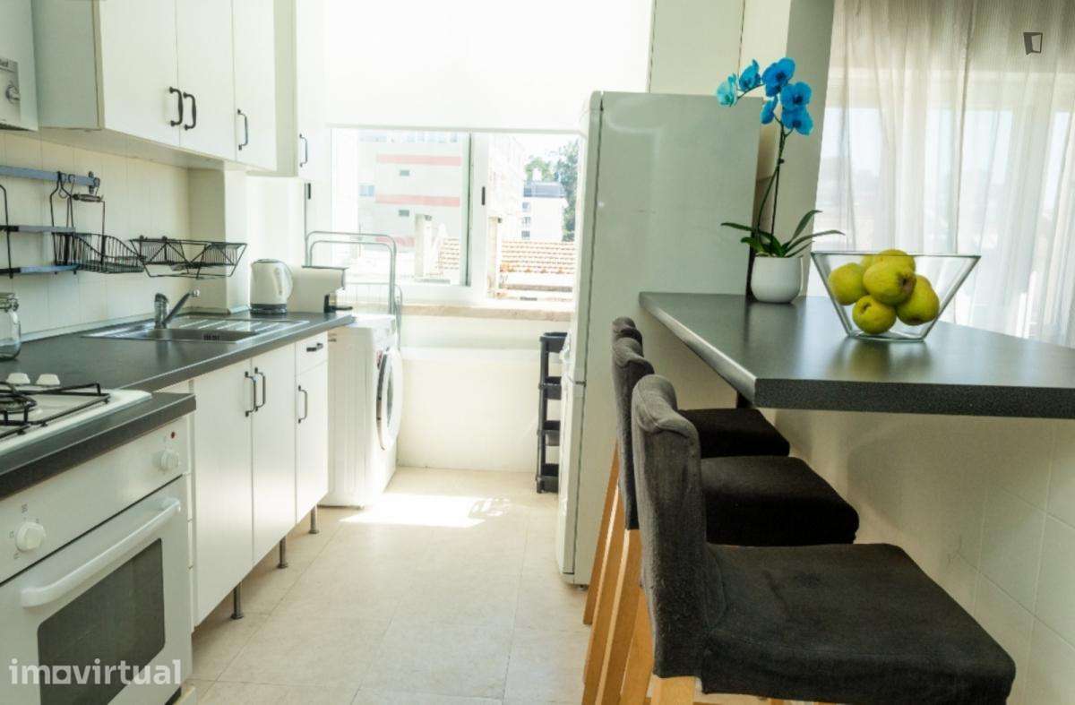 Apartamento com 2 quartos - localizado em Benfica Lisbon - Grande imagem: 2/9