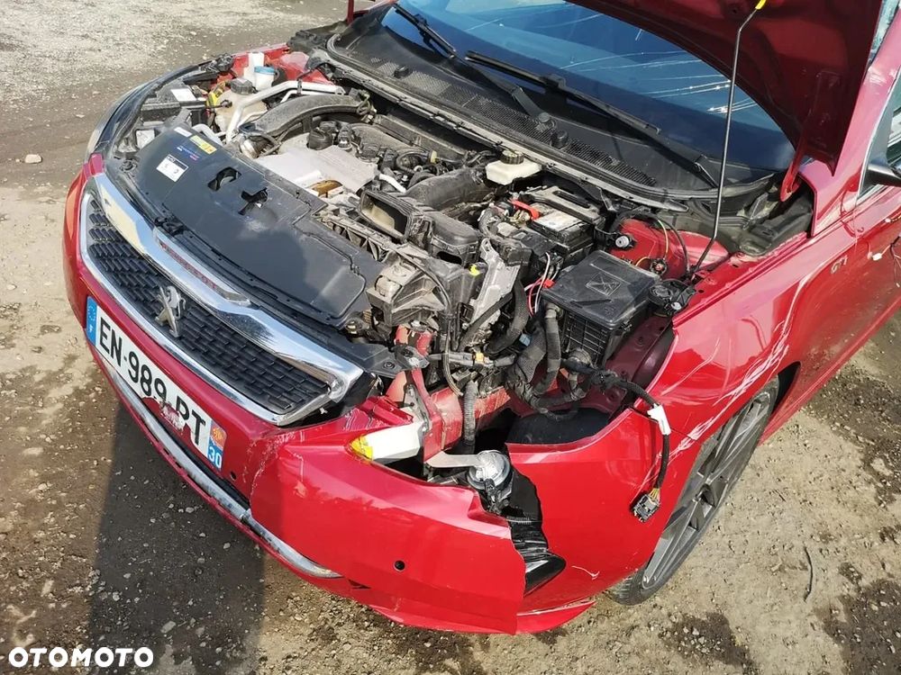 Peugeot 308 1.6 e-THP GTi by Sport S&S - 12