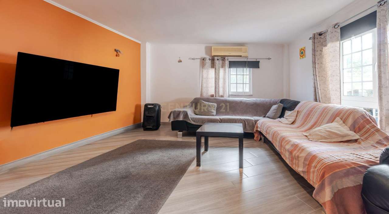 Moradia T4 Renovada com Vista Campo, perto da praia, na Sobreda, Almad - Grande imagem: 5/36