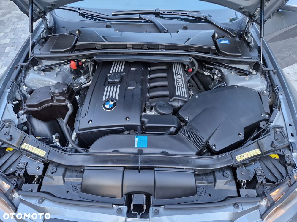 BMW Seria 3 325i - 24