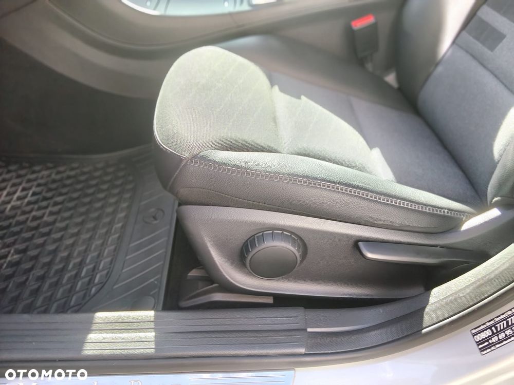 Mercedes-Benz GLA 200 7G-DCT - 26