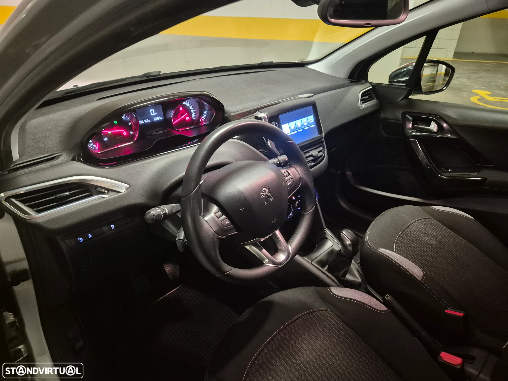 Peugeot 208 1.4 HDi SE Style - 24