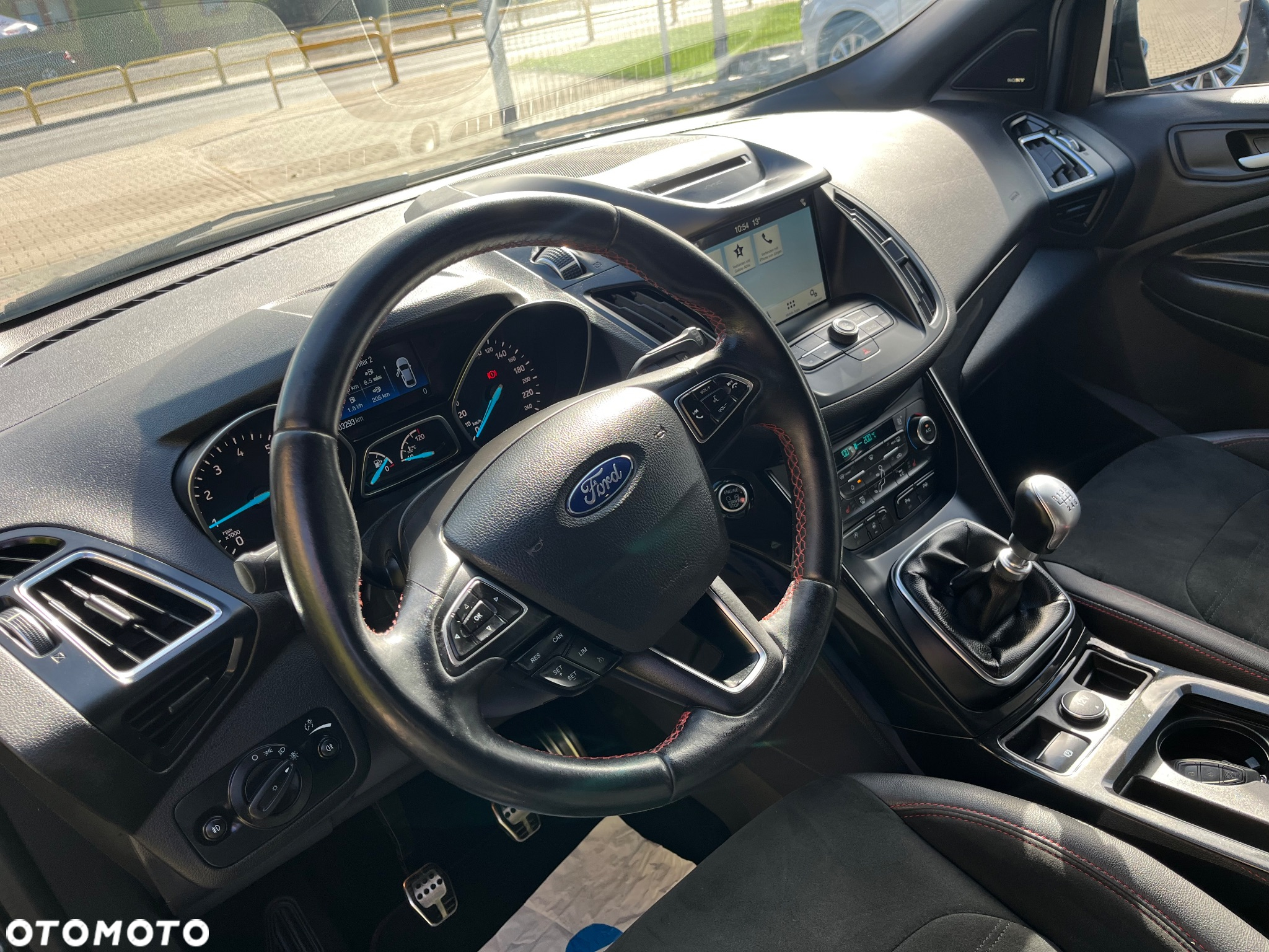 Ford Kuga 1.5 EcoBoost 2x4 ST-Line - 6