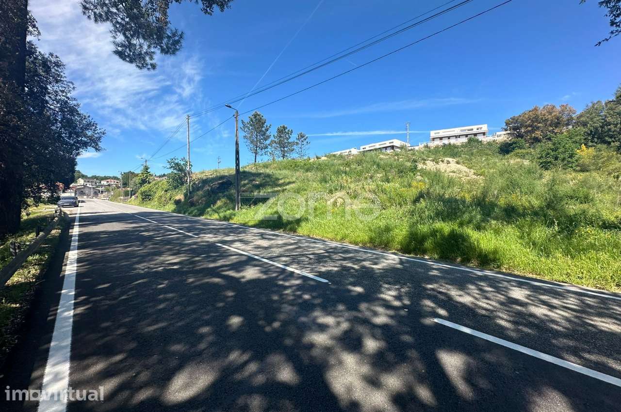 Terreno Urbano com 3.900m2 em Moreira de Cónegos, Guimarães - Grande imagem: 3/5