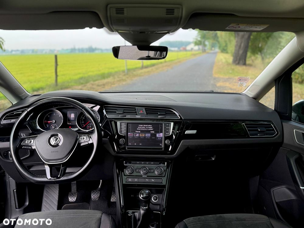Volkswagen Touran - 14