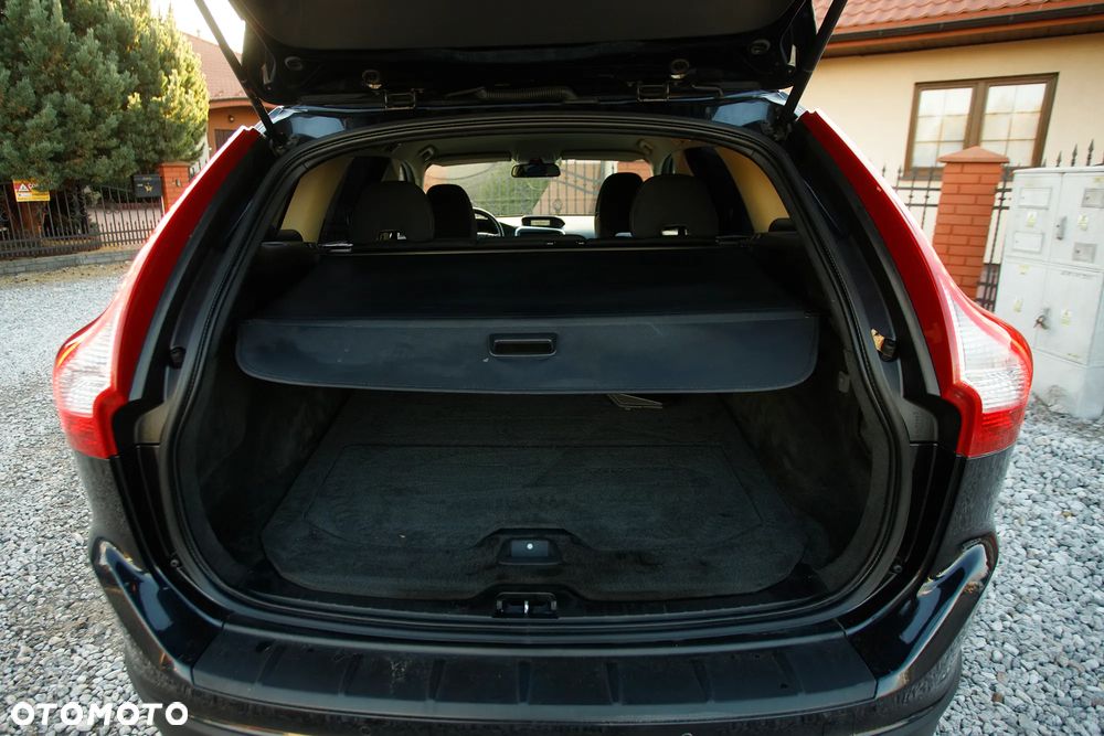 Volvo XC 60 2.4D AWD Kinetic - 32