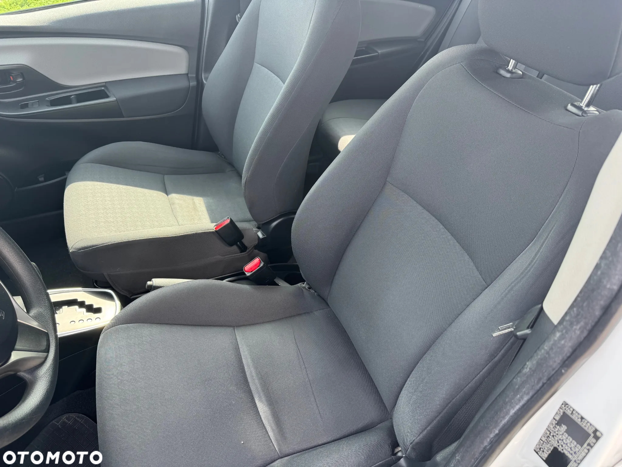 Toyota Yaris Hybrid 100 Active - 10