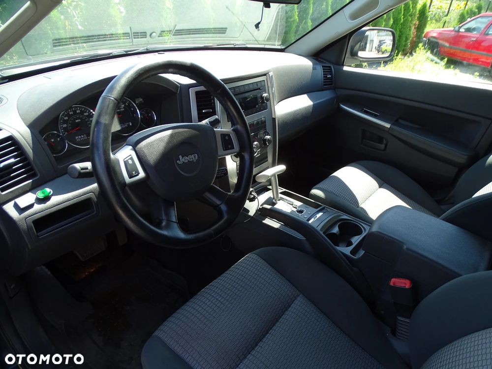 Jeep Grand Cherokee - 21