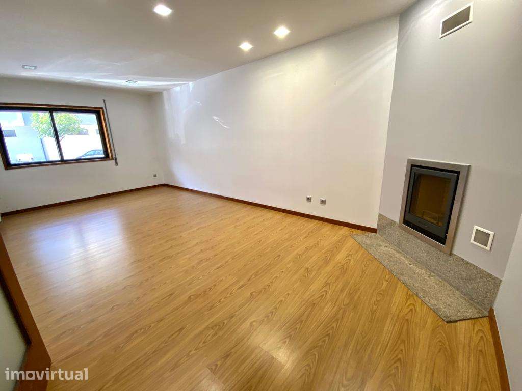 APARTAMENTO T3 ARRENDAMENTO EM BRAGA CENTRO - Grande imagem: 3/8