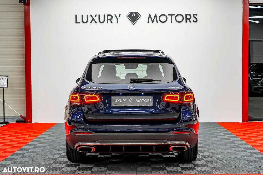 Mercedes-Benz GLC 300 e 4Matic 9G-TRONIC AMG Line Plus - 11