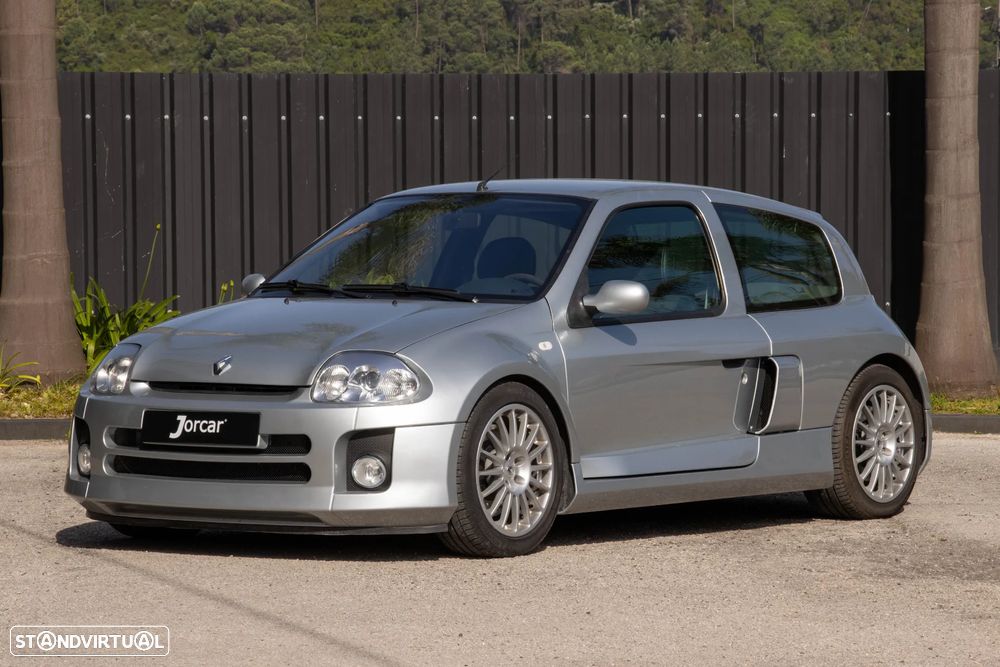 Renault Clio 3.0 V6 Sport - 1