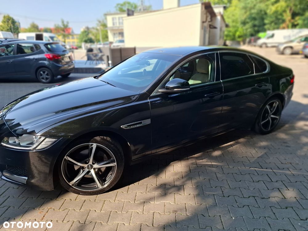 Jaguar XF 2.0 T Portfolio - 3
