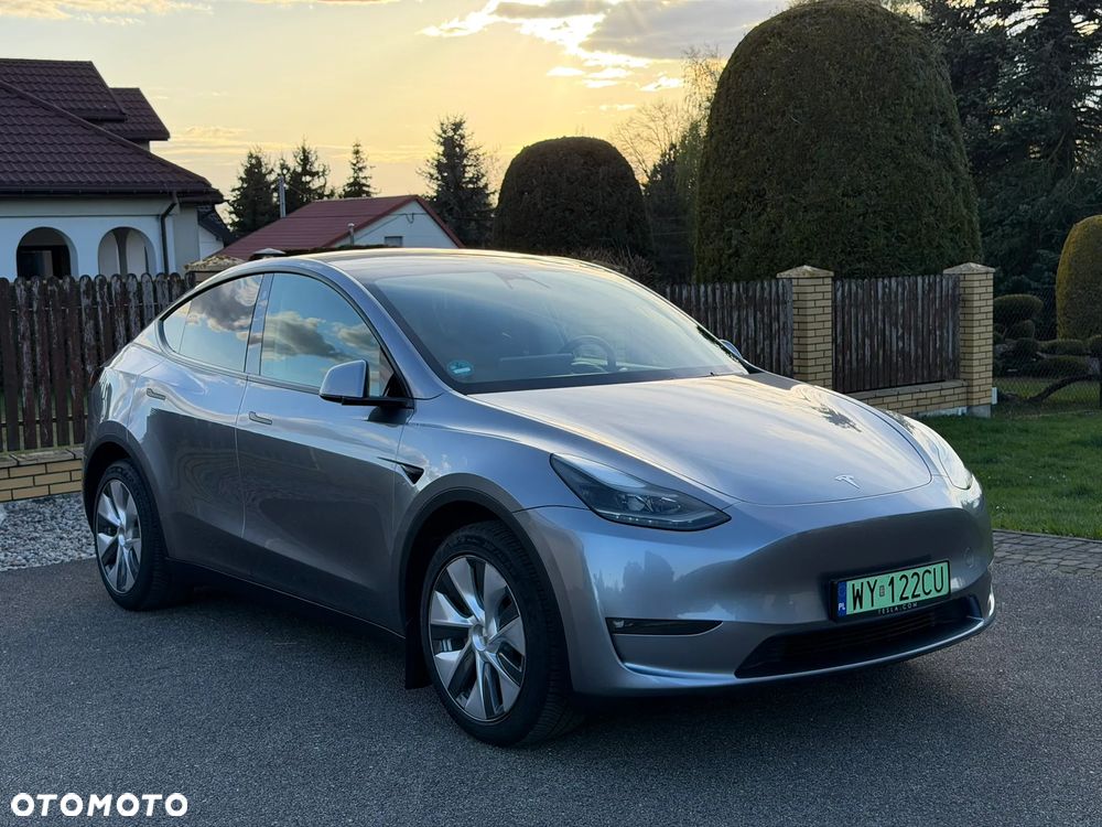 Tesla Model Y Long Range AWD - 2
