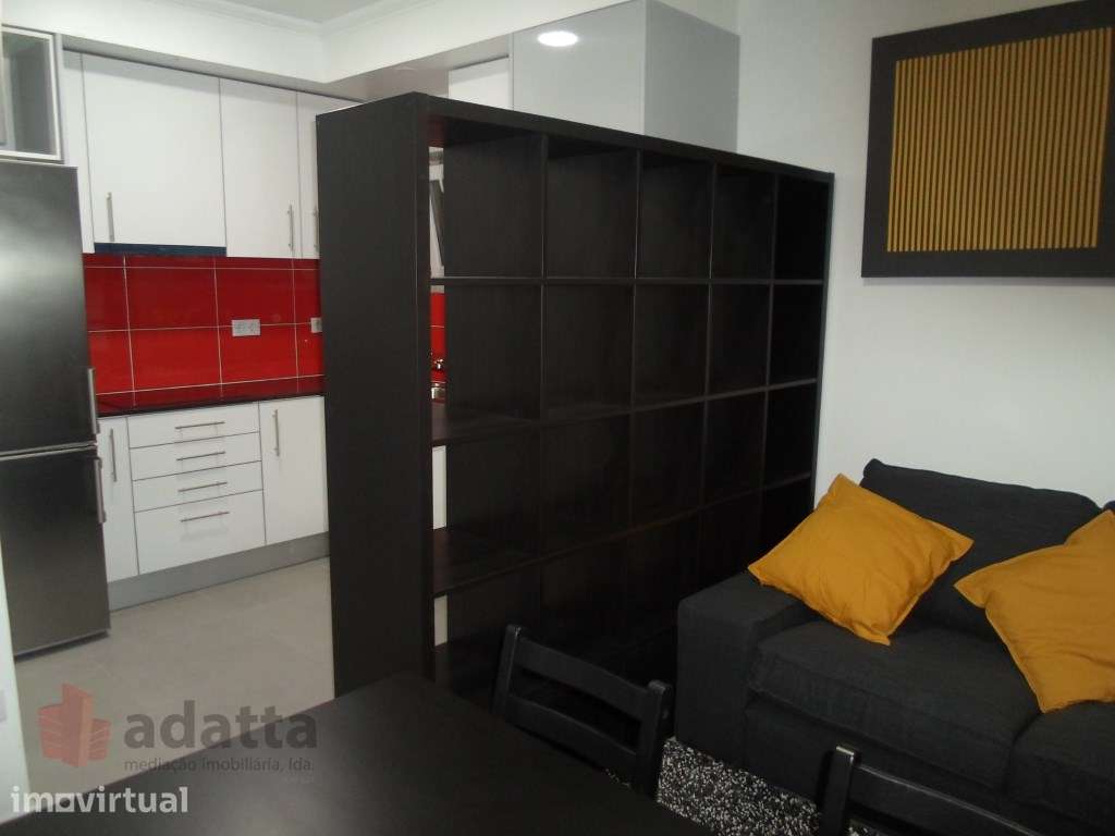 Apartamento T1 com garagem. Mobilado na Rua do Brasil, arrenda-se [... - Grande imagem: 5/16