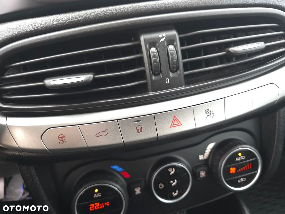 Fiat Tipo 1.6 MultiJet 16v Lounge - 27