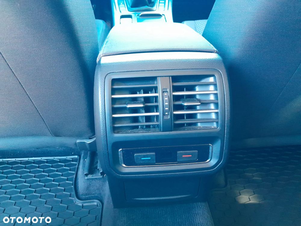 Volkswagen Passat - 29