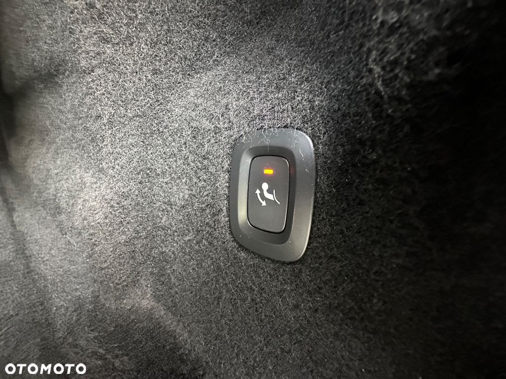 Volvo XC 60 B4 B Plus Dark - 27