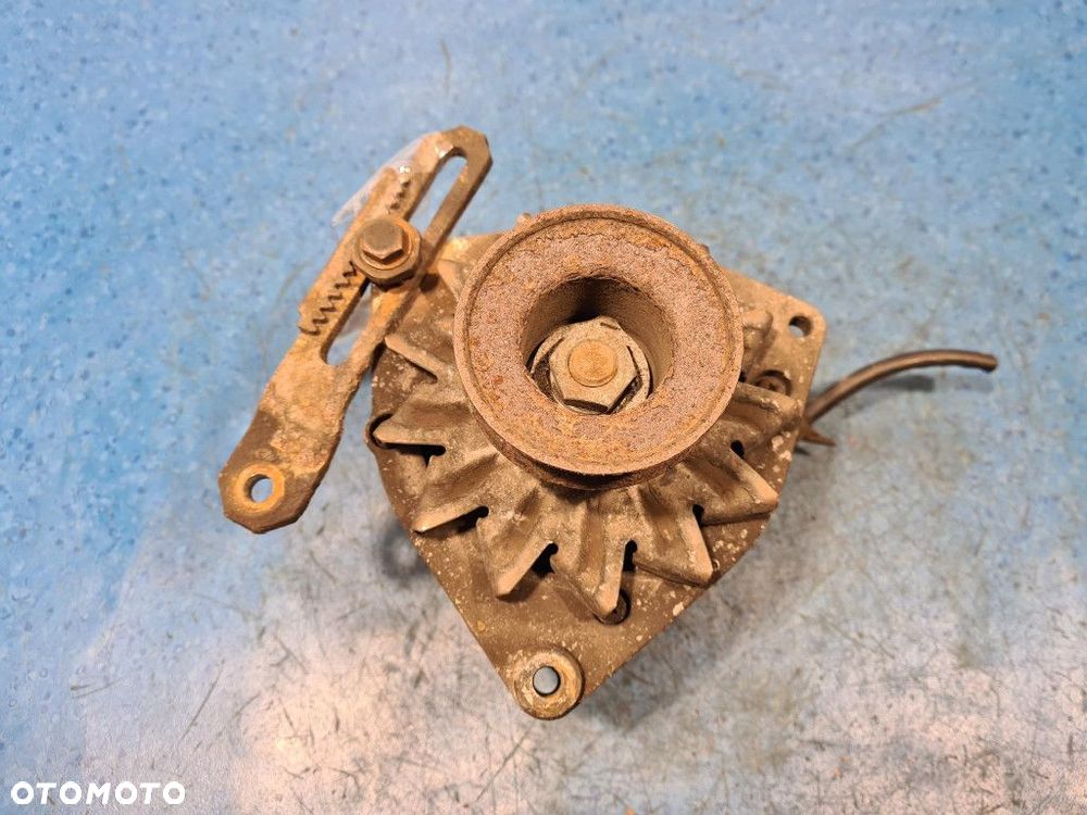 VOLKSWAGEN GOLF II 1.6B ALTERNATOR - 10