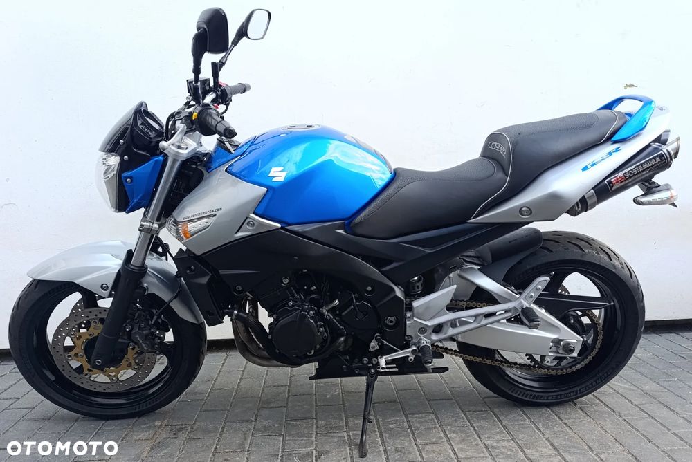 Suzuki GSR - 4