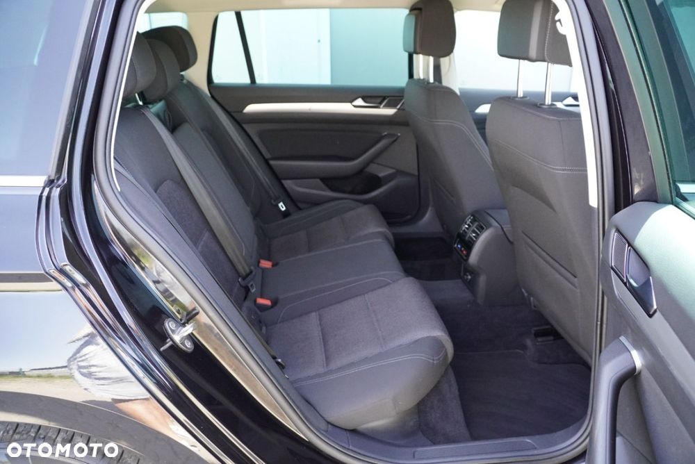 Volkswagen Passat - 10