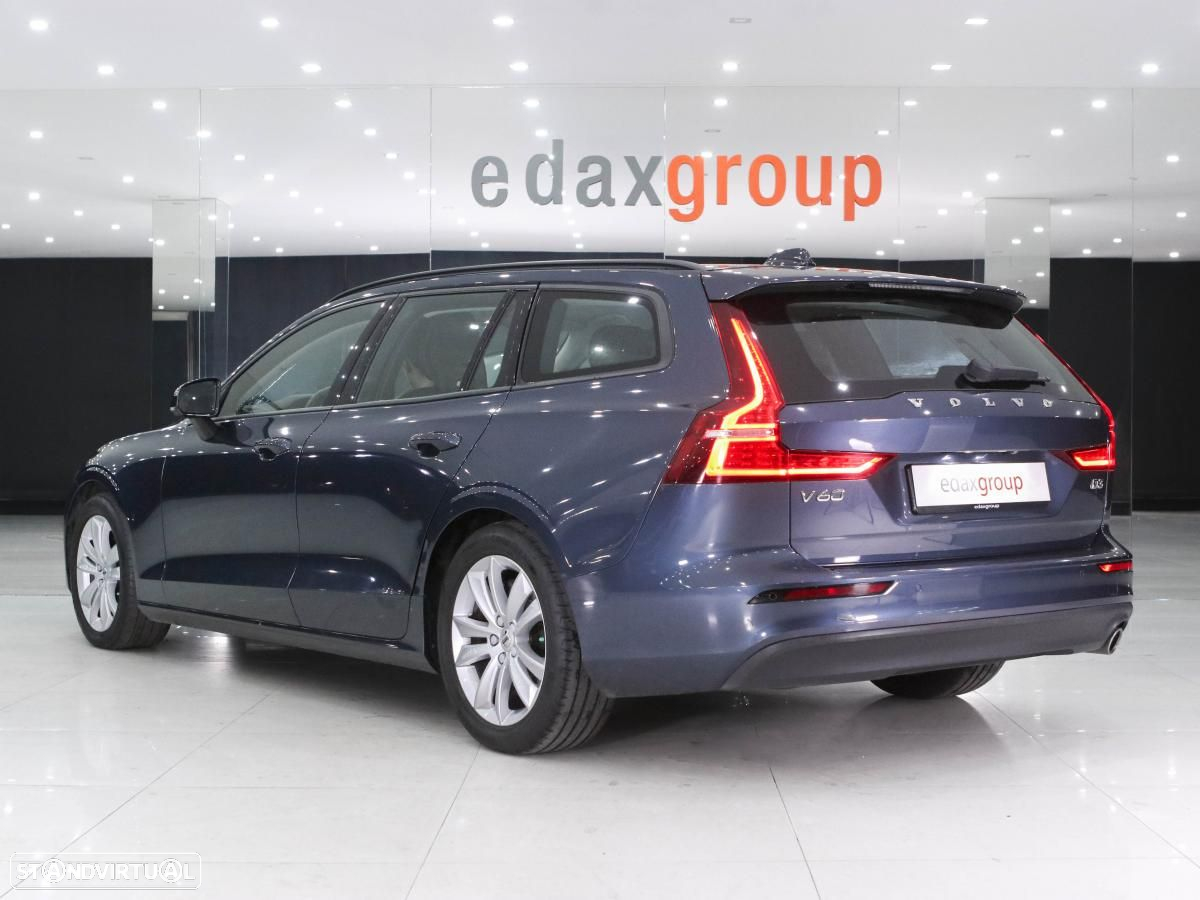 Volvo V60 2.0 D3 Momentum Geartronic - 4