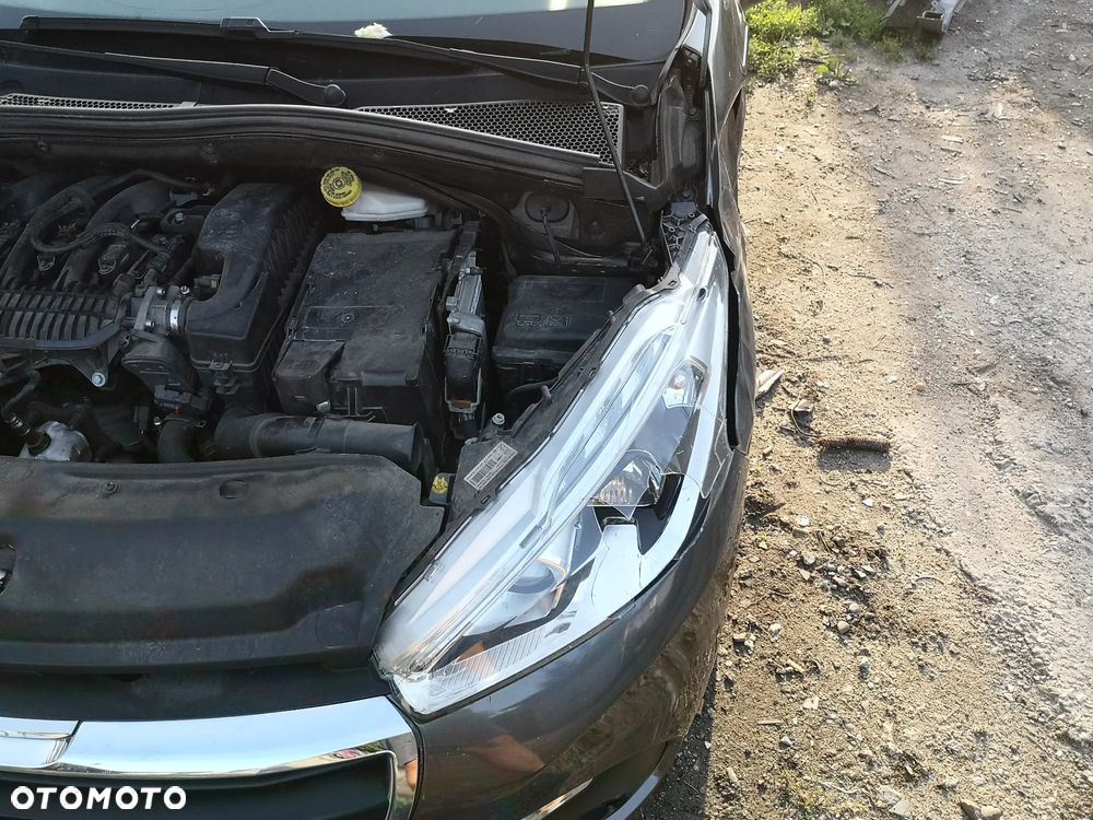 Peugeot 208 - 14
