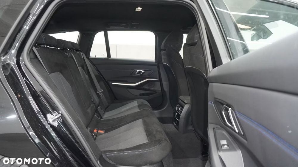 BMW Seria 3 330i xDrive M Sport - 22
