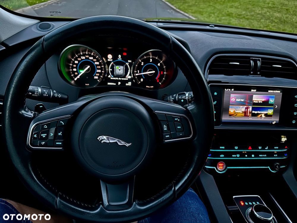 Jaguar F-Pace 2.0 i4D AWD Prestige - 28