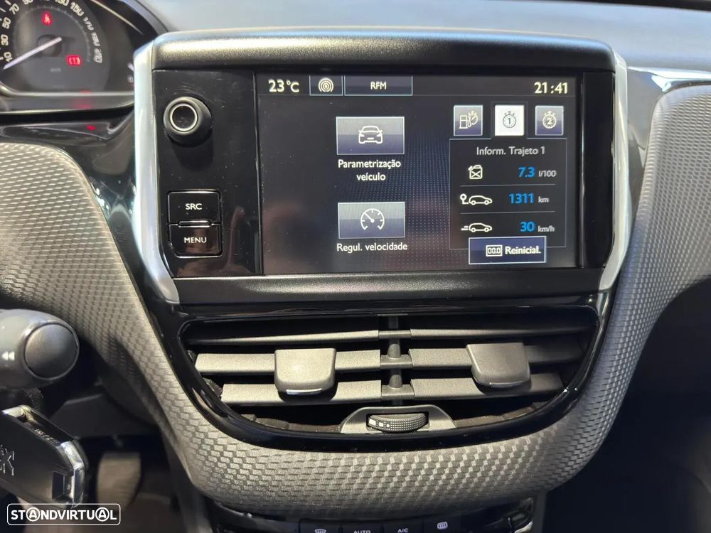 Peugeot 2008 1.2 PureTech Allure - 19