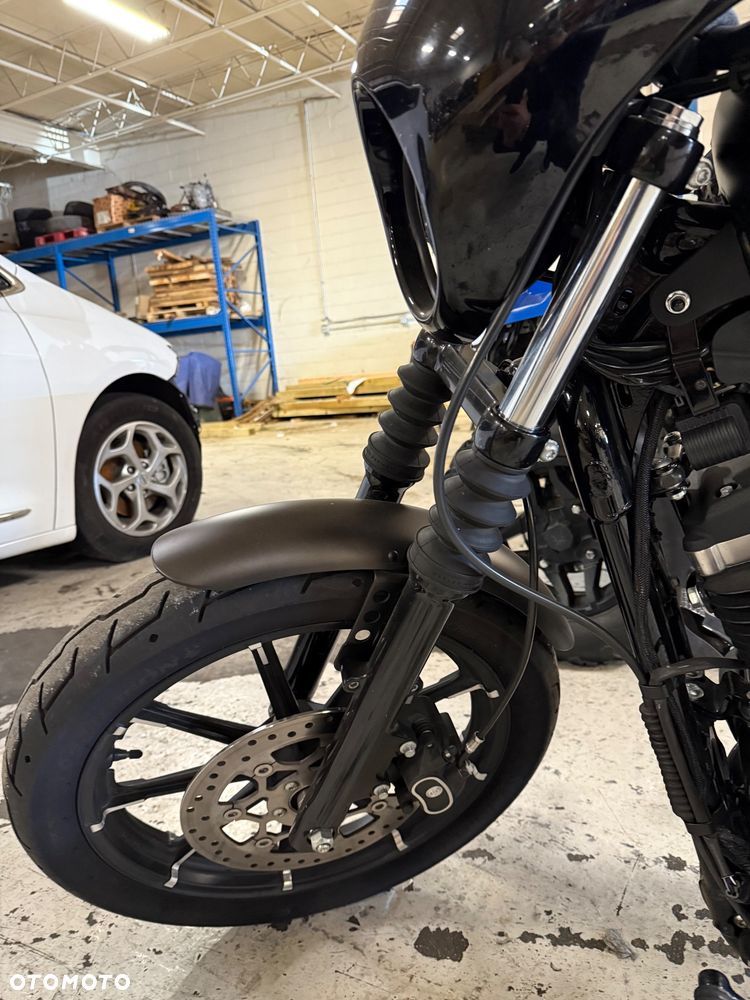 Harley-Davidson Sportster Iron 883 - 6